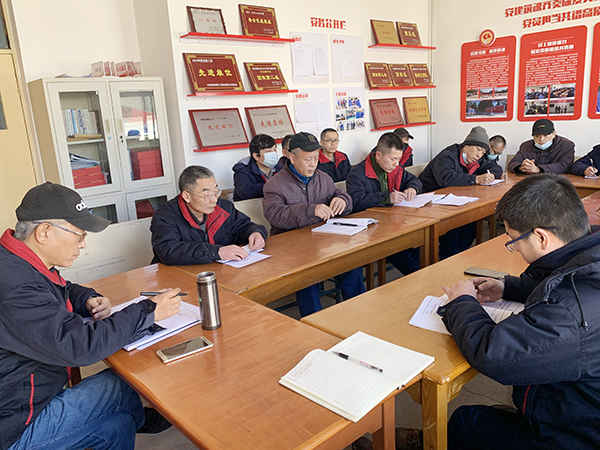 尿素車間開展技術(shù)討論會(huì)0 殷聯(lián)剛拍的圖片.jpg