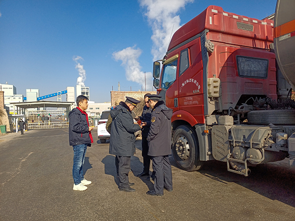 2024年一月彬州化工開展化工產(chǎn)品運(yùn)輸車輛安全大檢查.jpg